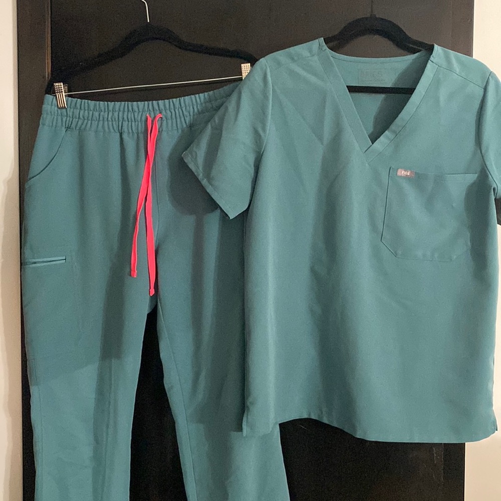 FIGS HYDROGREEN CATARINA AND HIGH WAISTED YOLA